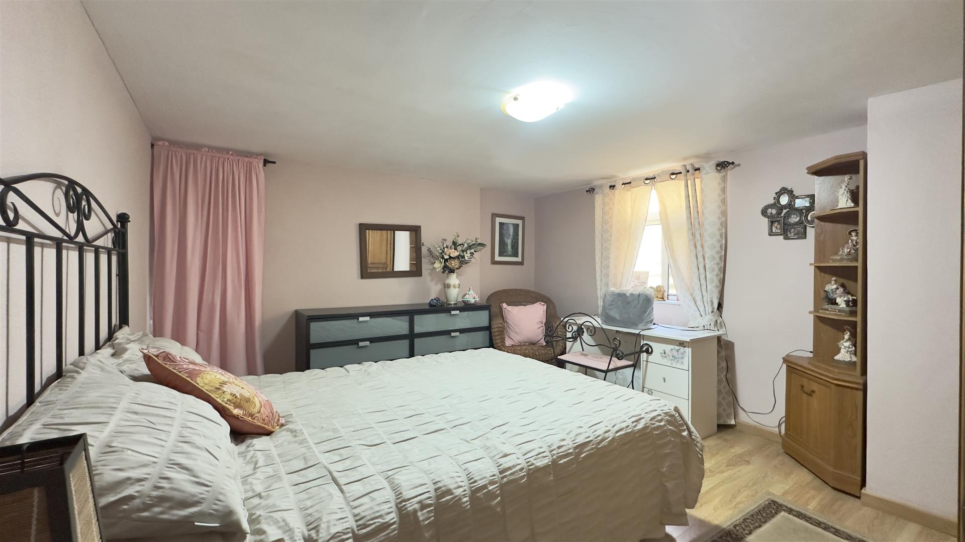 Image of House - 5 Bedrooms - 4 Bathrooms for Sale in Other South District-Gibraltar, Image 28